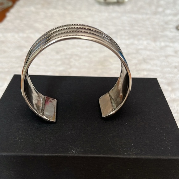 Silver cuff bracelet - Picture 2 of 4